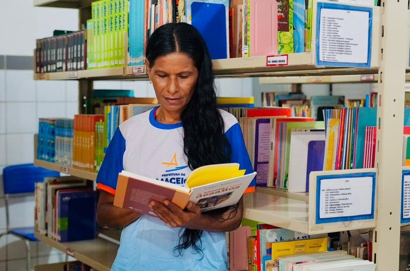 Do medo à coragem: aos 51 anos, dona de casa volta a estudar e quer escrever a própria história