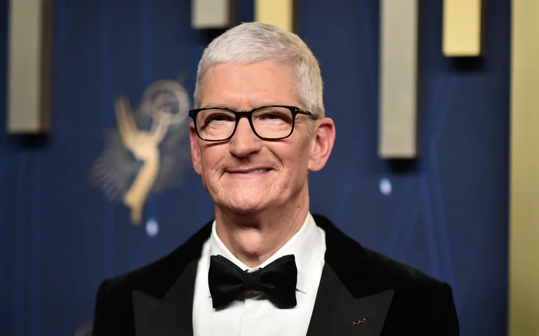 Tim Cook deixará o cargo de CEO da Apple e passará o comando para o líder de hardware da fabricante do iPhone