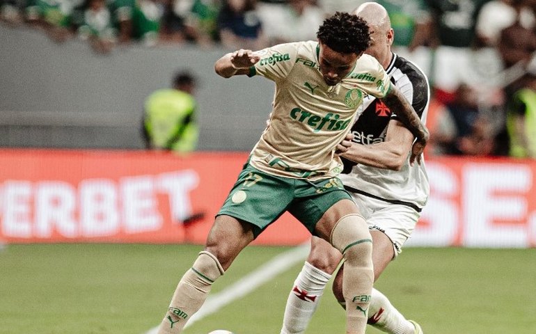 Lázaro mostra esperança por voltar ao time titular do Palmeiras em 'decisão' em Salvador