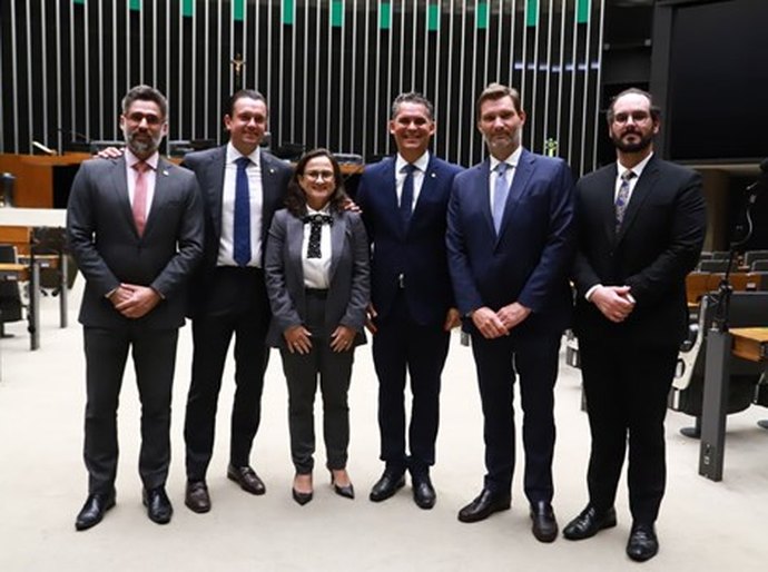 Câmara dos Deputados aprova projeto de combate ao golpe do falso advogado