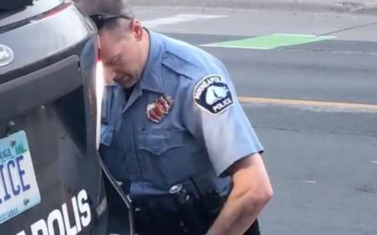 Policial envolvido em morte de homem negro nos EUA é detido