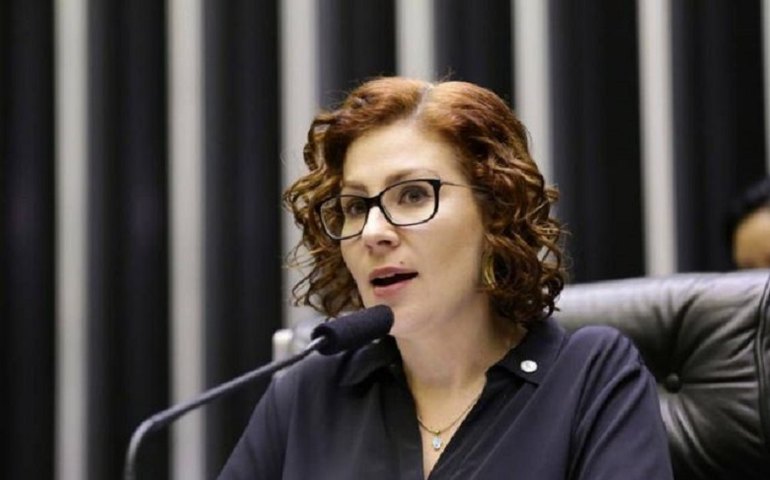 Moro era pilar do governo, mas pilar quando cai pode ser substituído, diz Carla