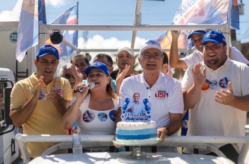 Líder nas pesquisas, Renan Calheiros celebra aniversário de Alagoas em caravana pelo Litoral Norte
