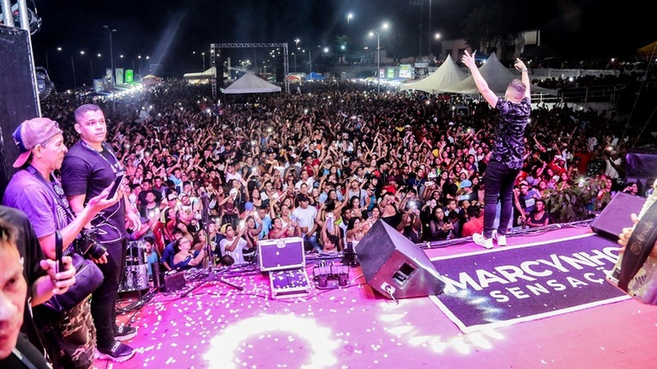Milhares de pessoas festejam aniversário de Penedo