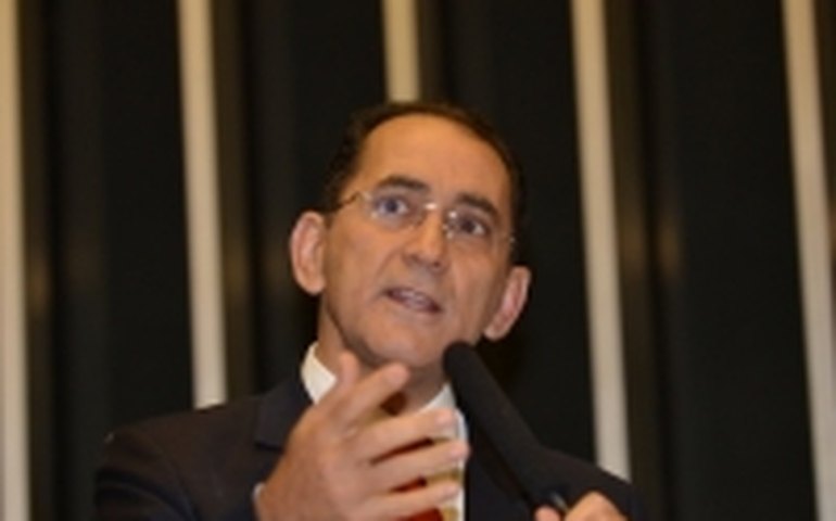Barbosa determina prisão do deputado João Paulo Cunha
