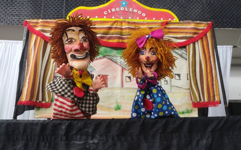 Em comemoração ao Dia do Folclore, Prefeitura realiza espetáculo de mamulengos na Escola de Circo Palhaço Biribinha