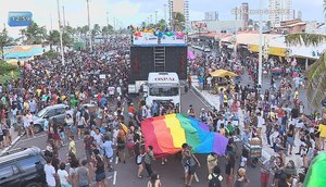 4227302233-decima-sexta-edicao-da-parada-lgbt-e-celebrada-na-orla-de-atalaia