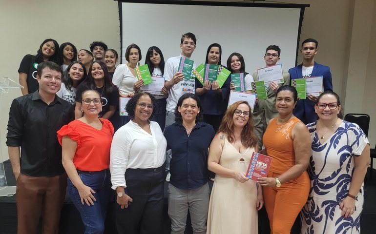 Escolas estaduais participam de lançamento da Coleção Sinpete na 11ª Bienal Internacional do Livro de Alagoas