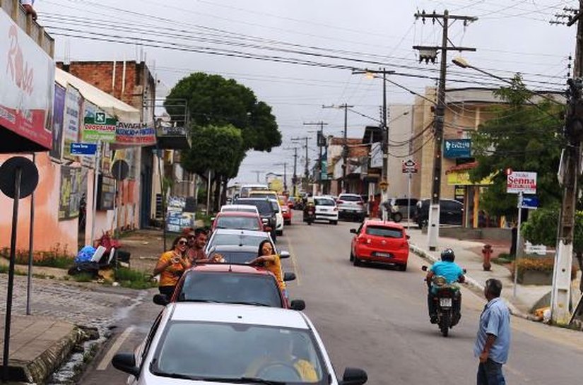 Tradicional carreata do Arraiá dos Pocas percorre principais ruas de Arapiraca