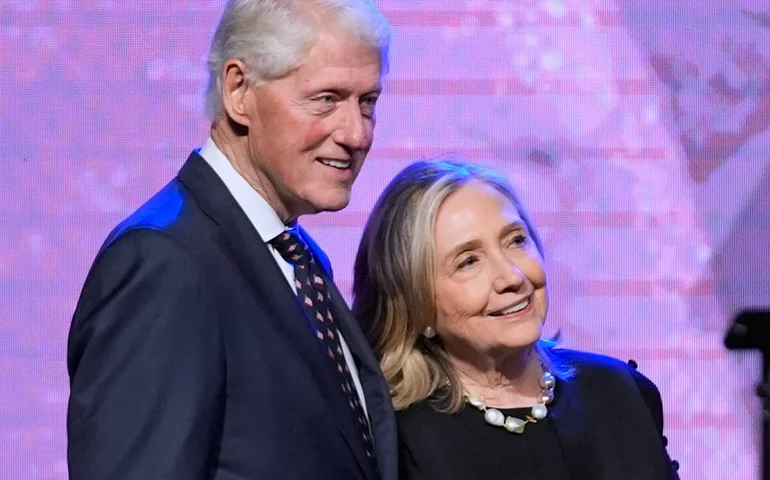 Presidente do Partido Republicano rejeita a oferta dos Clinton na investigação de Epstein antes da votação sobre desacato ao Congresso