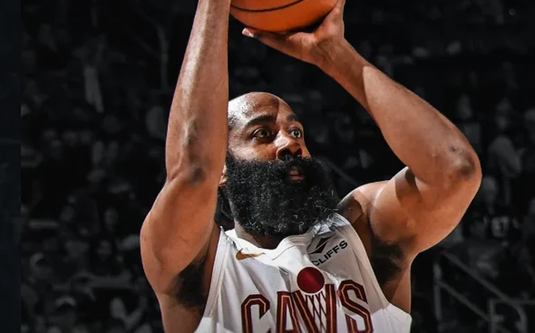 James Harden é preso nos EUA por porte ilegal de arma, diz site