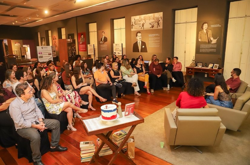Clube do Livro 'Direito e Literatura' celebra sete anos com encontro especial ao lado de Aline Bei