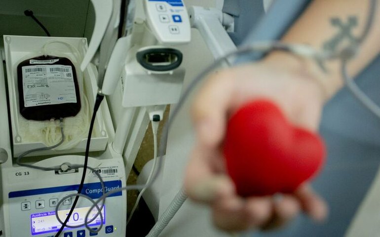 Into pede ajuda para elevar número de doadores de sangue