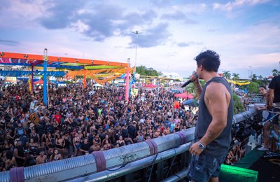 Murici consagra sucesso absoluto do Carnaval 2026 com o tradicional bloco “Tudo Azul”