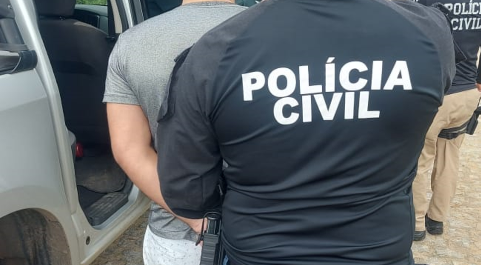 Homem tenta matar mulher a facadas e passa noite escondido dentro de matagal em Simão Dias