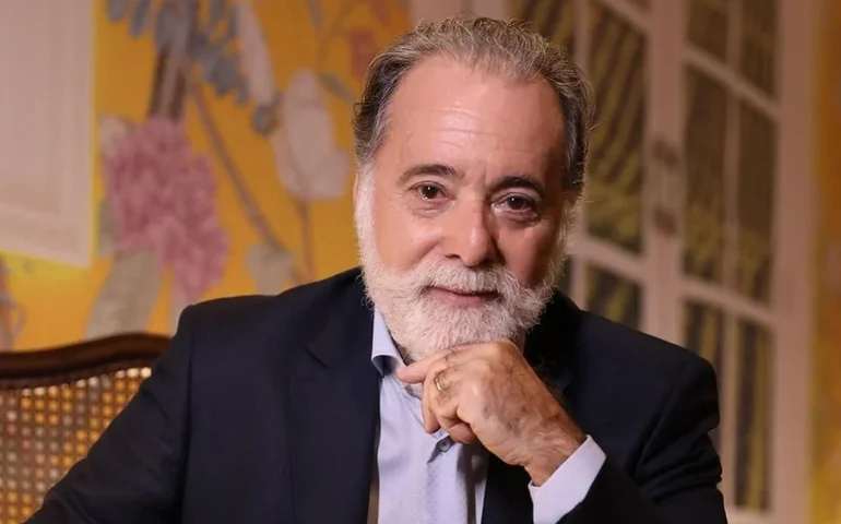 Não tenho obrigação de ser igual, diz Tony Ramos sobre interpretar Roberto Marinho