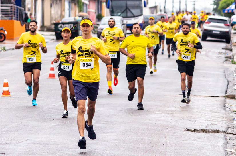 Mais de 400 pessoas participaram da Corrida Maio Amarelo, em Arapiraca