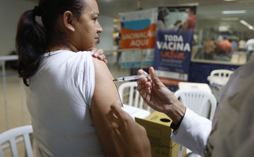 Vacina da covid também protege contra complicações cardíacas da doença