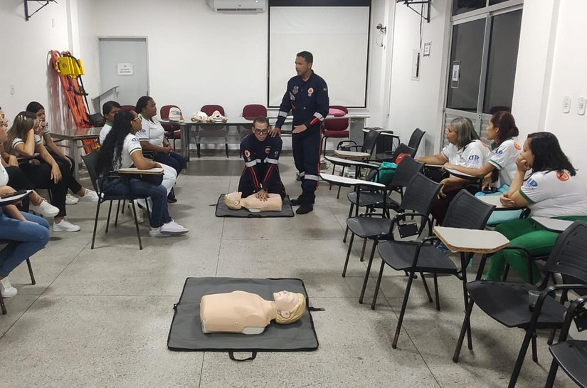 Samu recebe visita técnica de alunos do curso de Técnico de Enfermagem de Joaquim Gomes