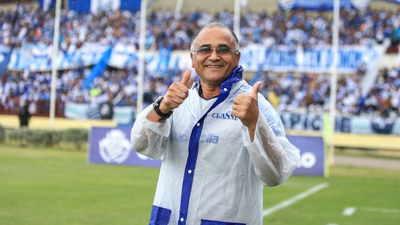 Oliveira Canindé completa 50 partidas no CSA com aproveitamento de 68%
