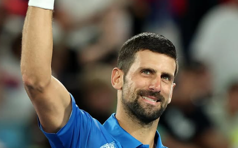 Djokovic confirma favoritismo em jogo adiado em Miami e avança à 79ª semifinal de Masters 1000