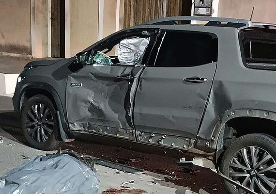 Jovem de 20 anos morre e mulher fica ferida após colisão entre carro e moto em Arapiraca