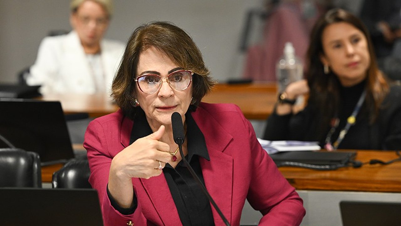 Após crise entre Michelle e Flávio, Damares diz que silêncio de pré-candidatos diante de ataques a mulheres é “conivência”