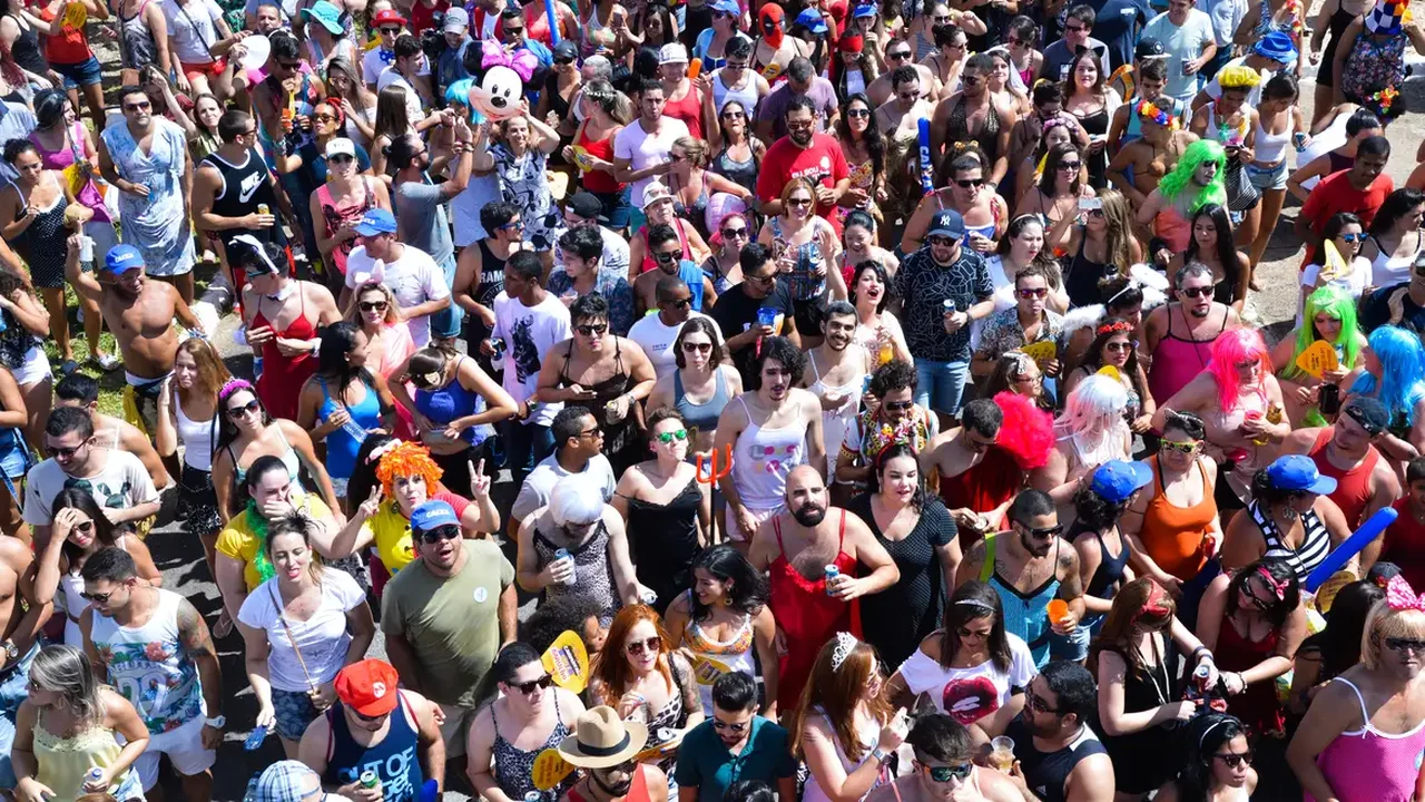 Carnaval estendido: quem ganha com a festa?