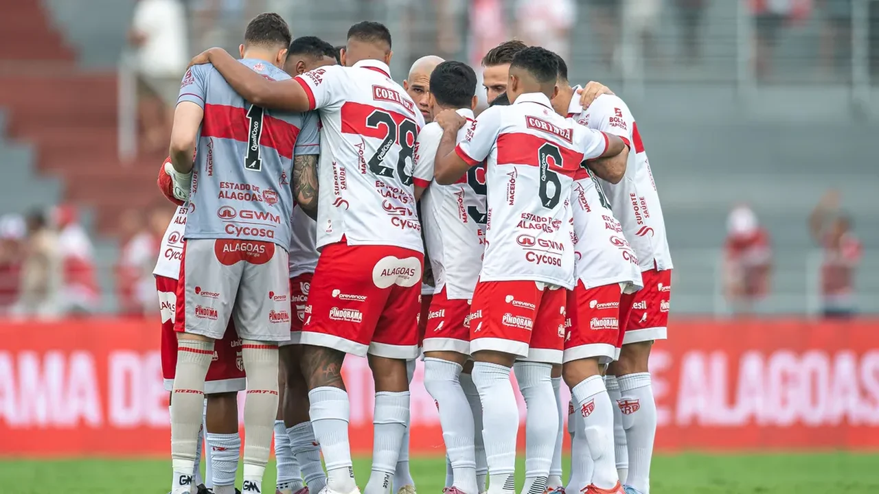 CRB enfrenta Atlético-GO com sete jogadores pendurados em duelo direto pelo acesso