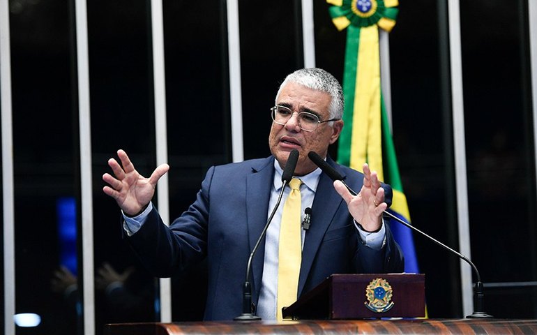 Girão destaca pedido de senadores para visitar Anderson Torres