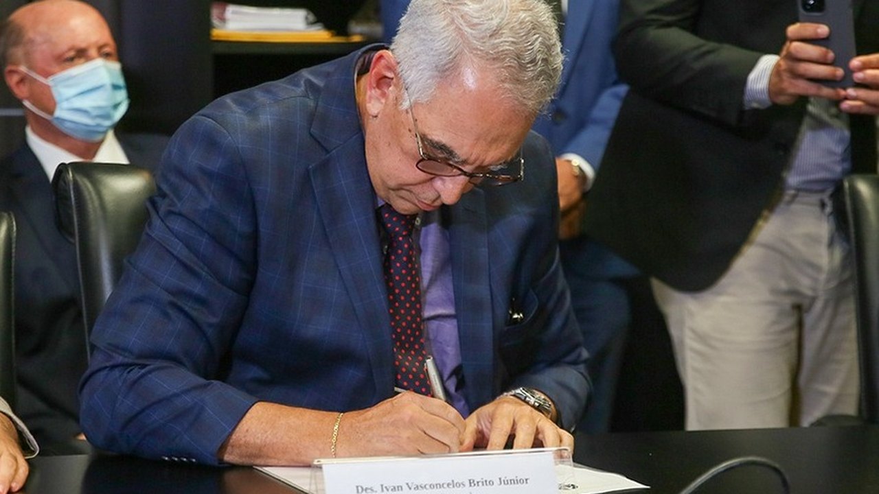 [RECURSOS MILIONÁRIOS] Desembargador determina que 27,5% cobrados por prefeituras  do IR do FUNDEF fiquem retidos