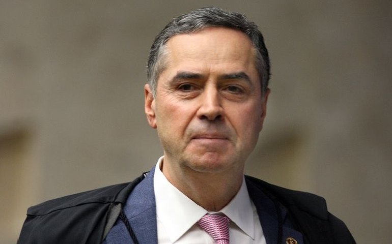 Especialistas apontam que impeachment de ministro Barroso é pouco provável