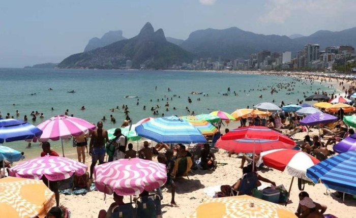 O Brasil enfrenta uma onda de calor influenciada por bolha de calor que se instalou no norte da Argentina e do Paraguai