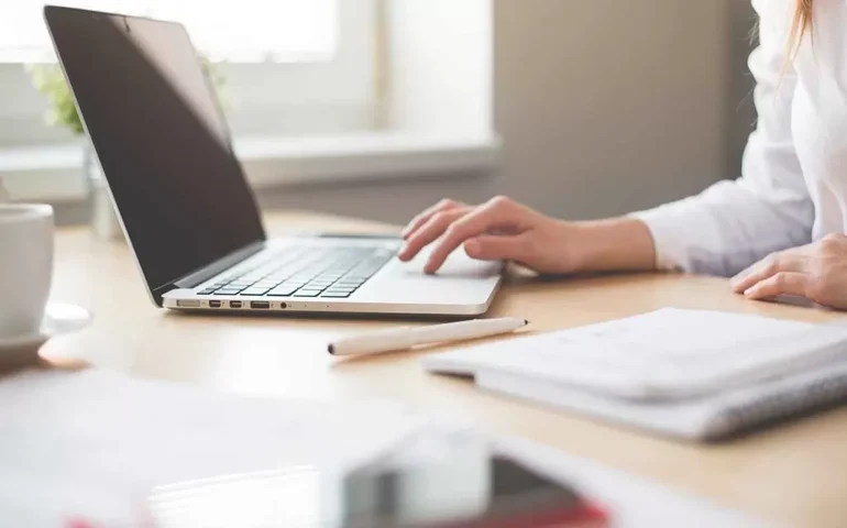Falsa terapeuta online enganou centenas de pacientes na Flórida e no Tennessee; entenda 
