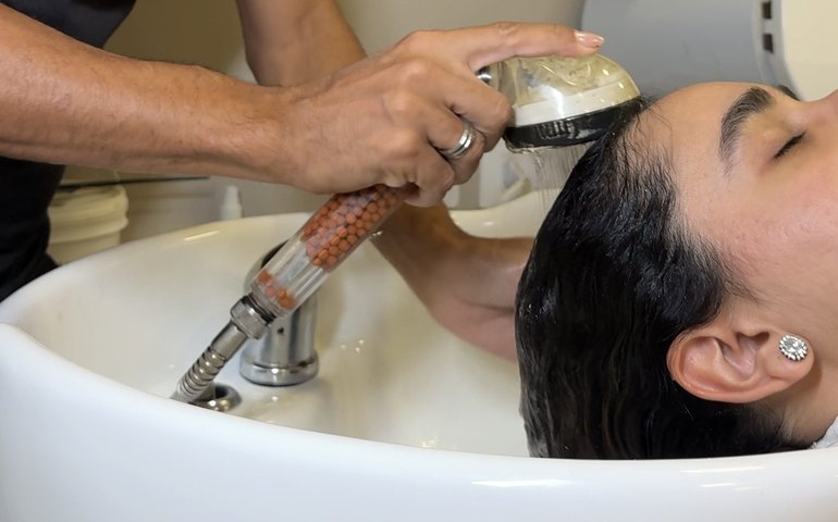 Clima seco do outono intensifica problemas na pele e no cabelo