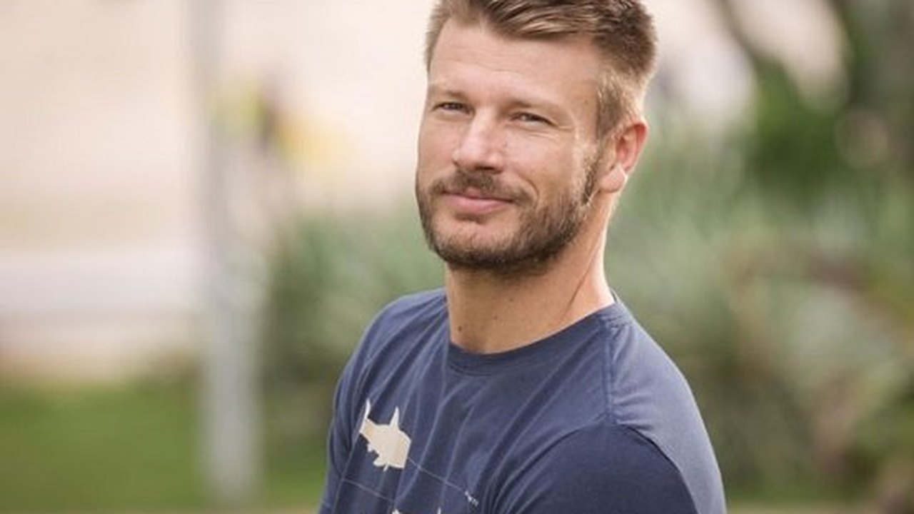 Rodrigo Hilbert é vacinado contra covid-19 e vira meme nas redes sociais
