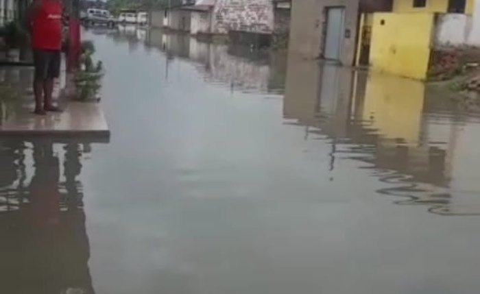 Conjunto é tomado por águas de esgotos e chuvas desde 2011 Conjunto é tomado por águas de esgotos e chuvas desde 2011