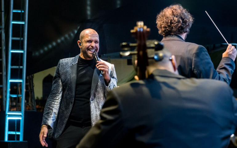 Diogo Nogueira e Carlinhos Brown se apresentam com a Orquestra Ouro Preto em São Paulo