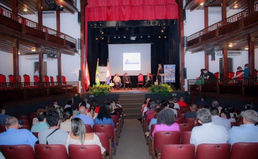 Theatro Sete de Setembro sedia encontro entre diretores de Institutos de Previdência