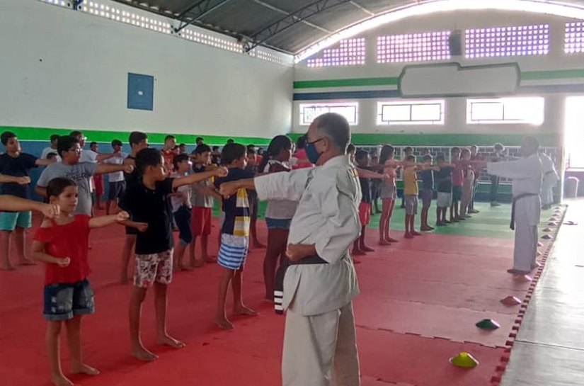 No Tatame e na Vida: os benefícios do Karatê para o desenvolvimento e aprendizagem dos alunos de Palmeira