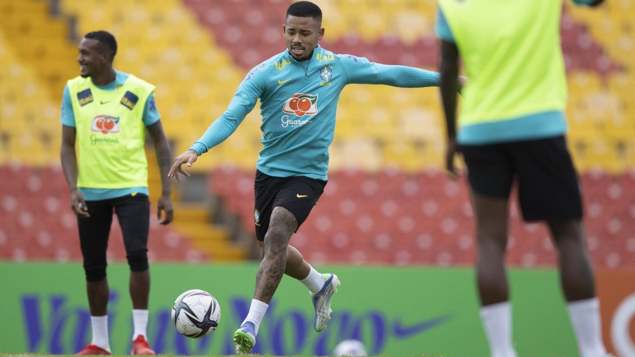 Gabriel Jesus estreia no Arsenal com brilho e dois gols em amistoso na Alemanha