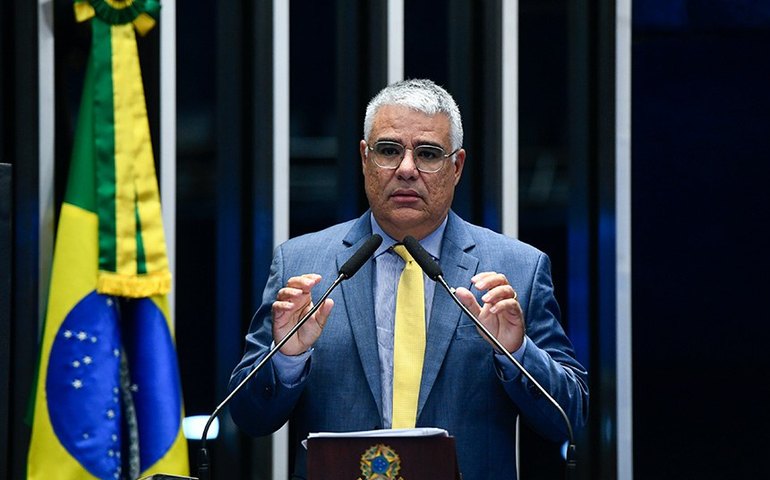 Girão alerta para supostos sinais de 'construção de uma ditadura no Brasil'