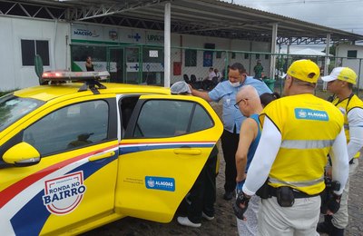 Equipe social do Programa Ronda no Bairro acolhe idosa perdida em Maceió