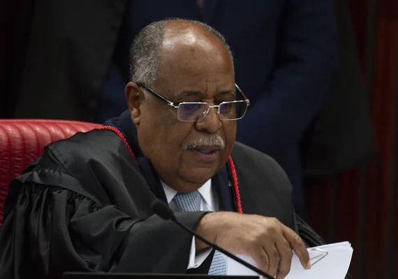 Corregedor eleitoral rejeita duas ações contra Bolsonaro e Braga Netto