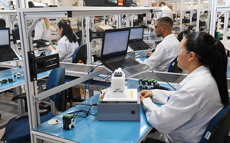 Sancionada lei de igualdade salarial entre mulheres e homens