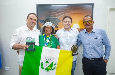 Prefeito Luciano parabeniza a ultramaratonista Carminha por novas conquistas para Arapiraca
