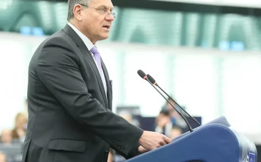 'O trabalho continua', diz comissário da UE sobre acordo comercial com os EUA