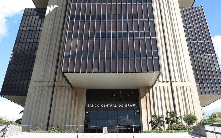 BC lança consulta para permitir saques de recursos no comércio por meio do Pix