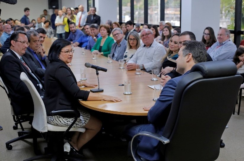 Governador diz que indicação de Humberto Carvalho segue critério técnico