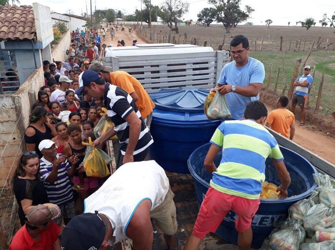 Cinco toneladas de peixes são entregues à população anadiense